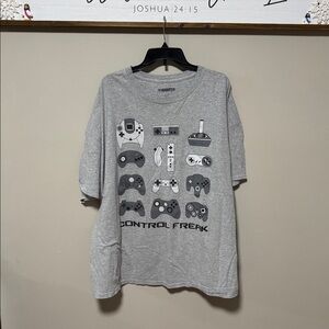 Game Console Controller Men’s T-shirt